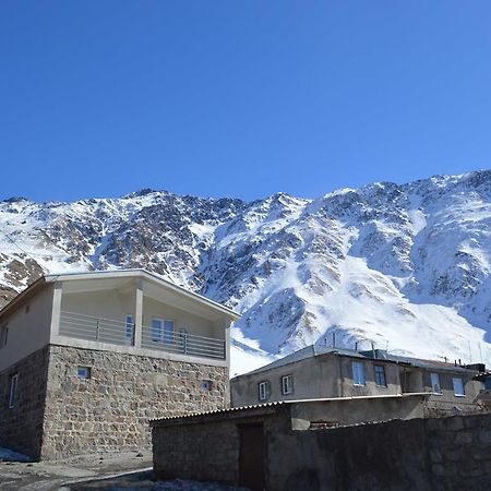 Guest House Qubi Kazbegi Kültér fotó