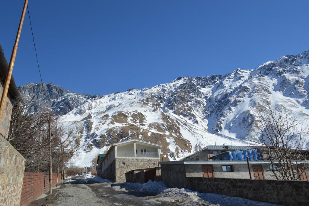 Guest House Qubi Kazbegi Kültér fotó