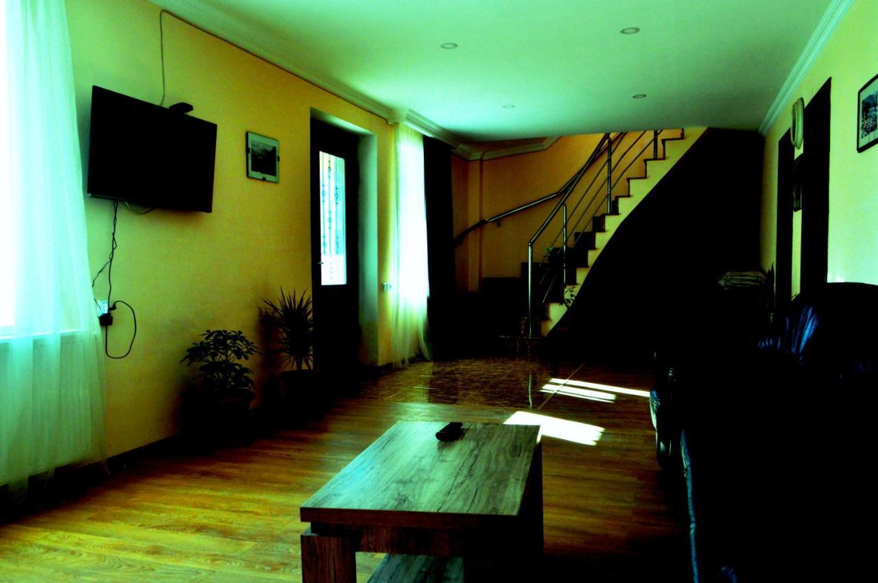Guest House Qubi Kazbegi Kültér fotó
