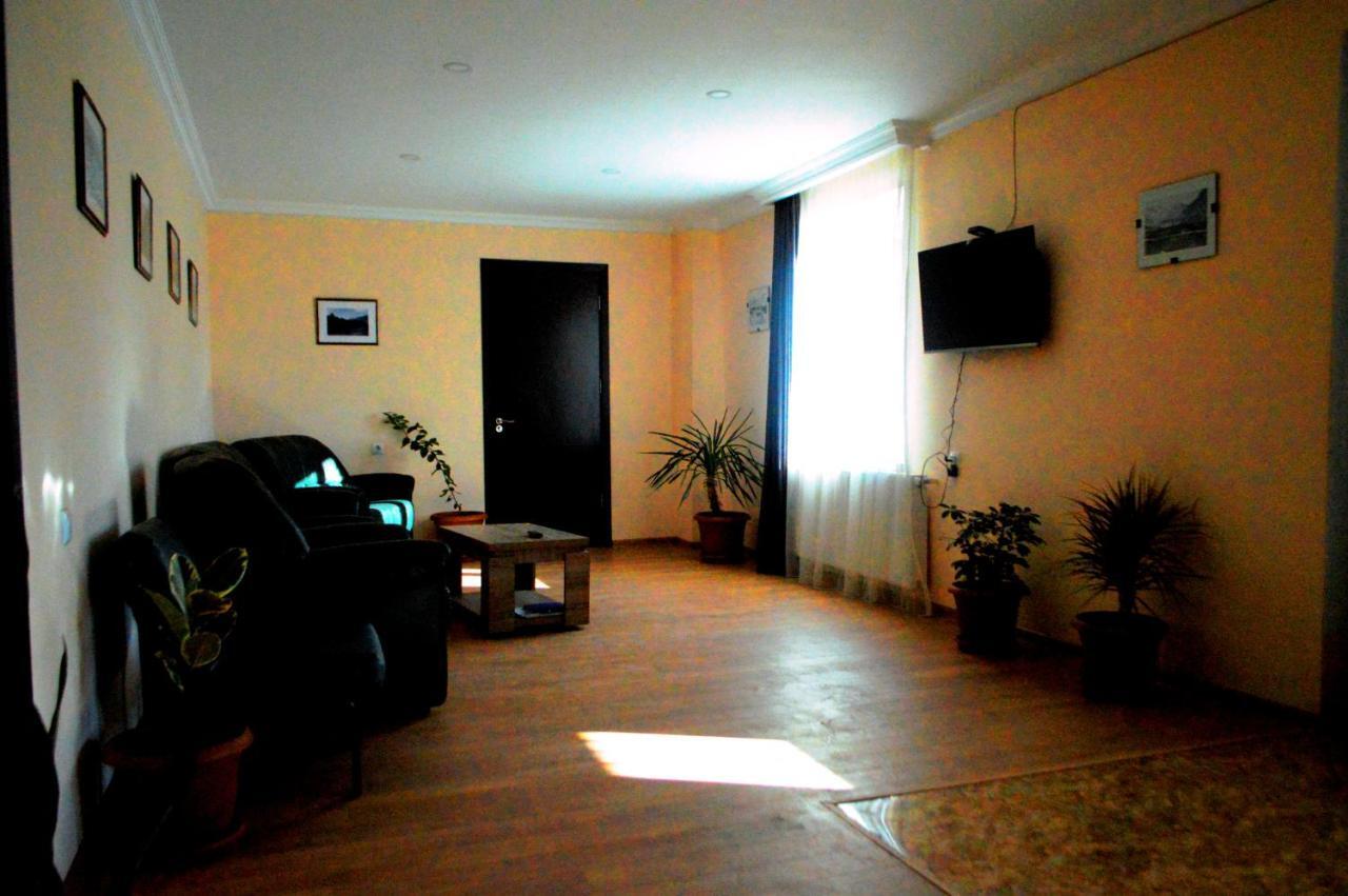 Guest House Qubi Kazbegi Kültér fotó